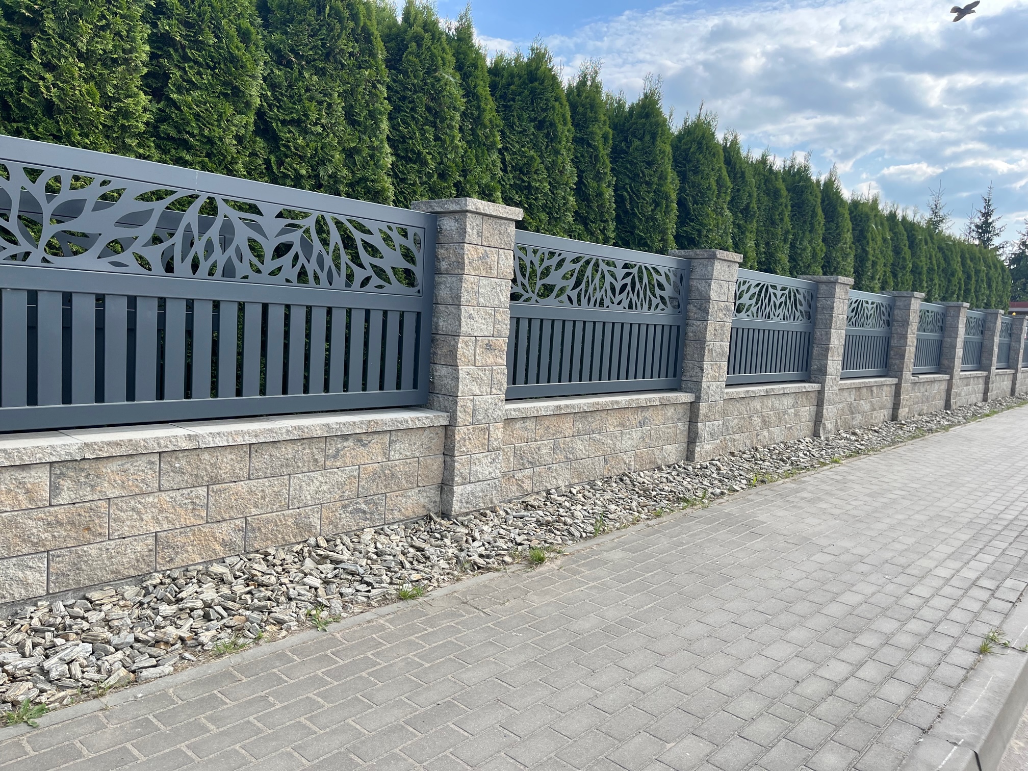 Ogrodzenie wycięte techniką laserową w Ciechanowie.